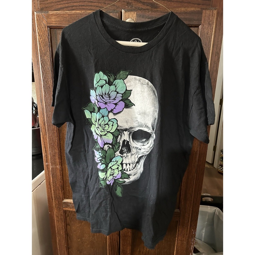 Purple Flower T Shirt‎ W/ Skull Size Large Black